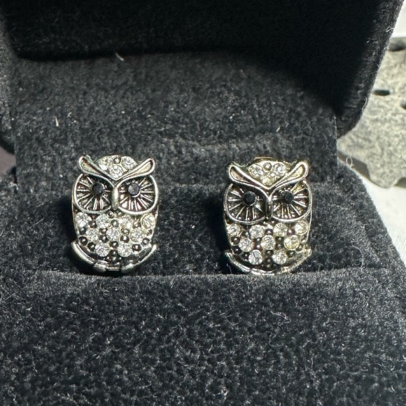 Dainty small sparkly rhinestone owl earrings - Picture 2 of 4